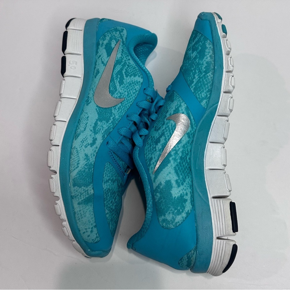 Used Women’s Nike 5.0 free run sz. 5.5 - Picture 6 of 7